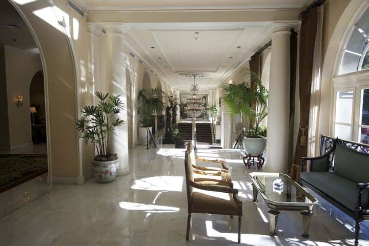 Hotel 2 of 200