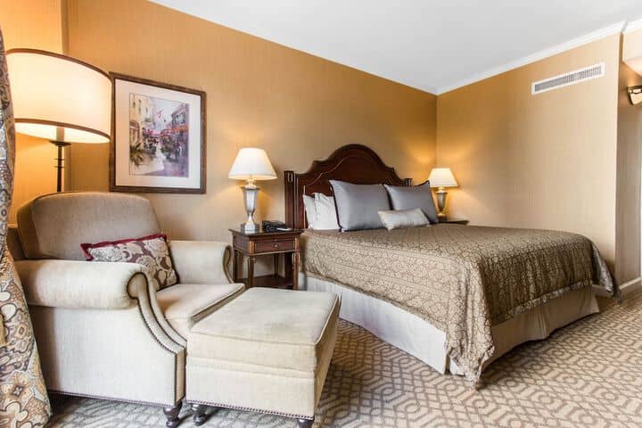 Room 10 of 200