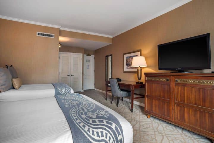 Room 90 of 200