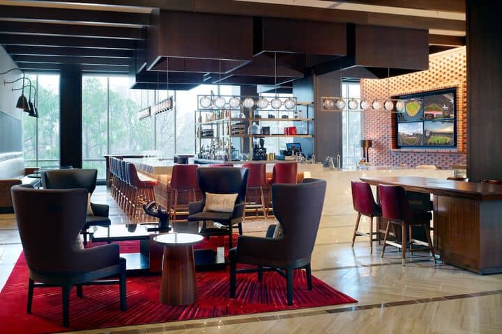 Lounge 80 of 90