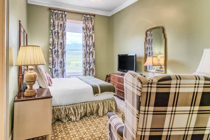Room 105 of 396