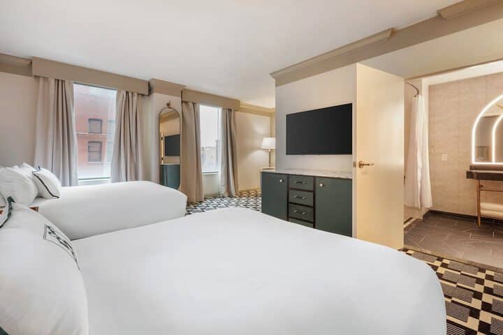 Room 32 of 98