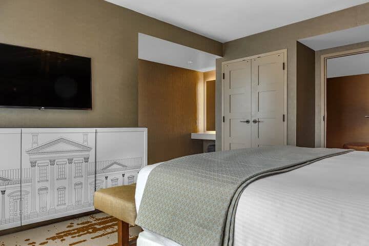 Room 33 of 133