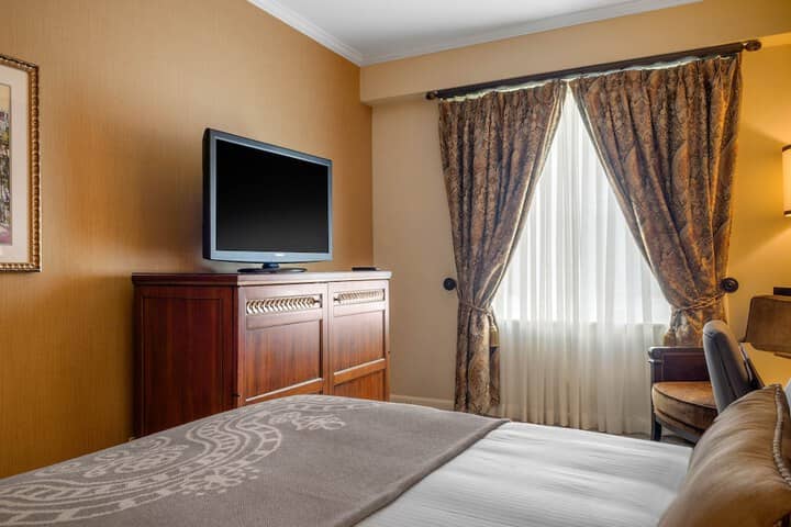 Room 55 of 200
