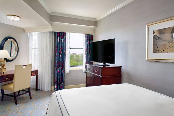 Room 18 of 143