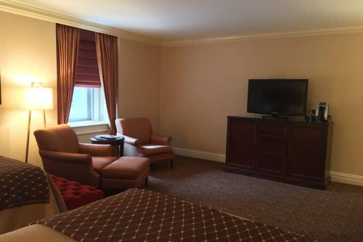 Room 5 of 113