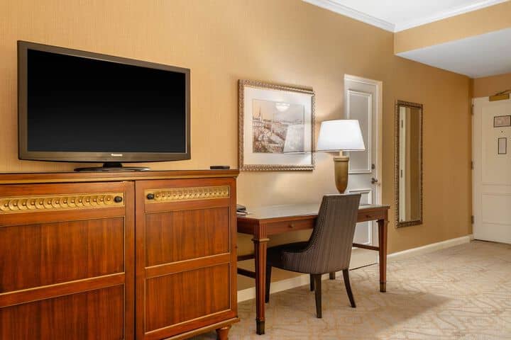 Room 80 of 200