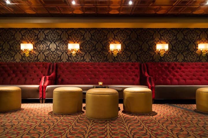 Lounge 87 of 113