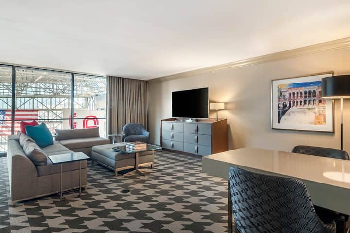 Room 7 of 100