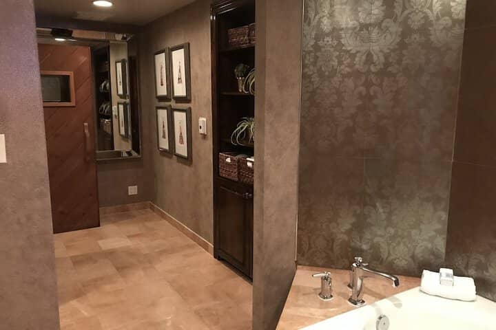 Room 32 of 54