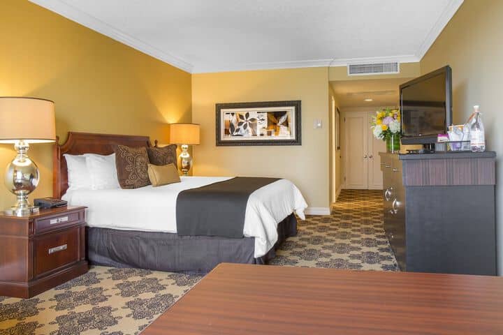 Room 44 of 187