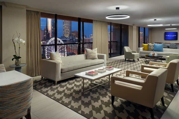 Lounge 78 of 100