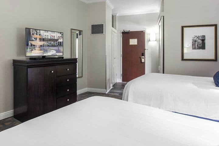 Room 52 of 83