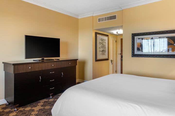 Room 10 of 187
