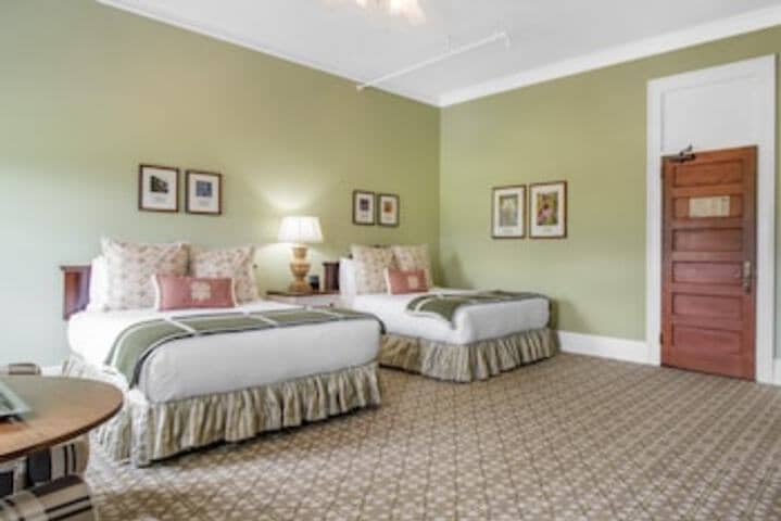 Room 46 of 396
