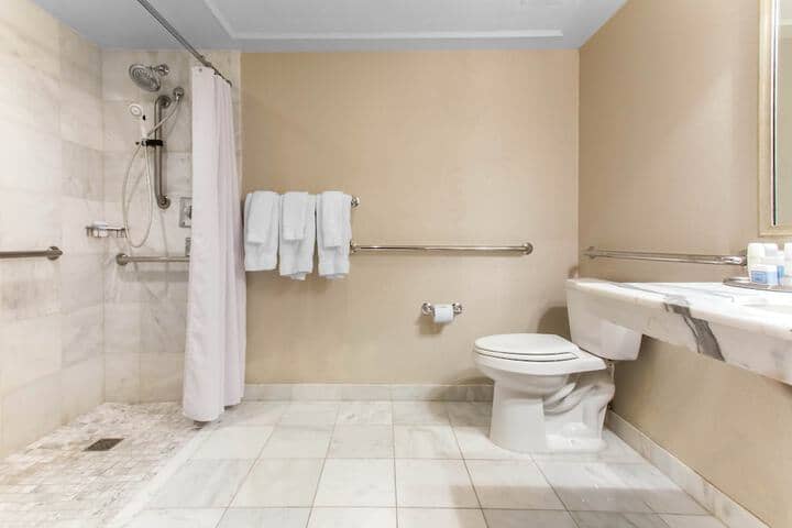 Room 145 of 200