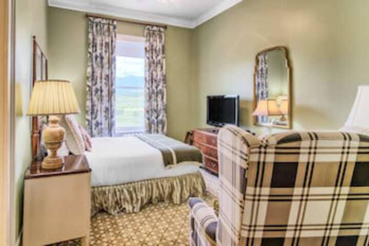 Room 103 of 396