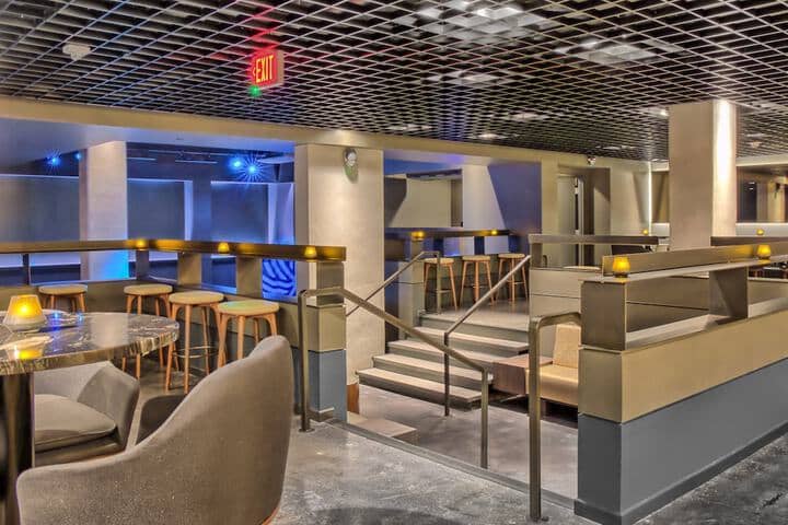 Lounge 139 of 187