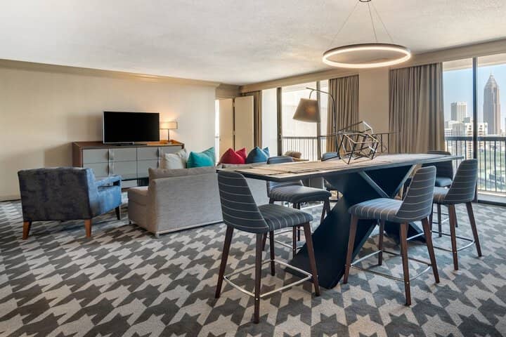 Room 5 of 100