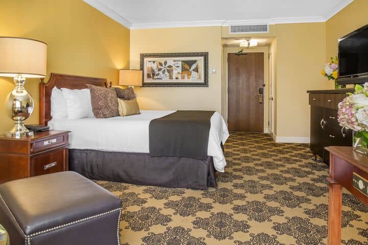Room 5 of 187