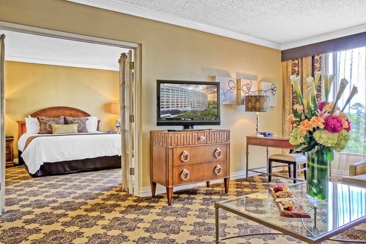 Room 53 of 187
