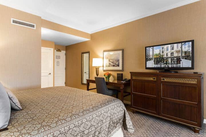 Room 49 of 200
