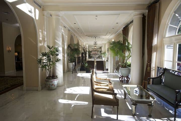 Hotel 2 of 200