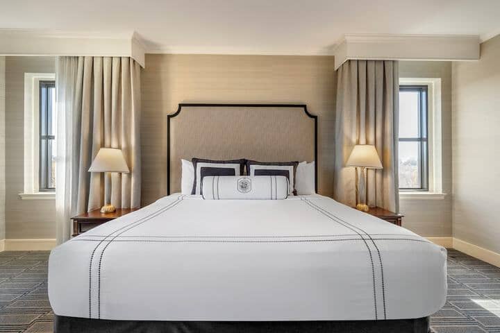Room 42 of 143