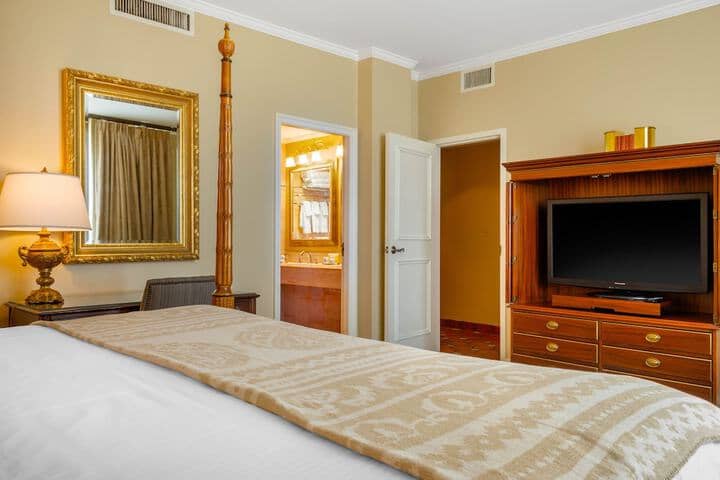 Room 27 of 200