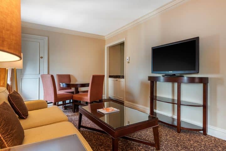 Room 25 of 113
