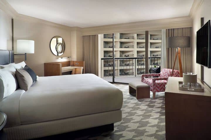Room 34 of 100