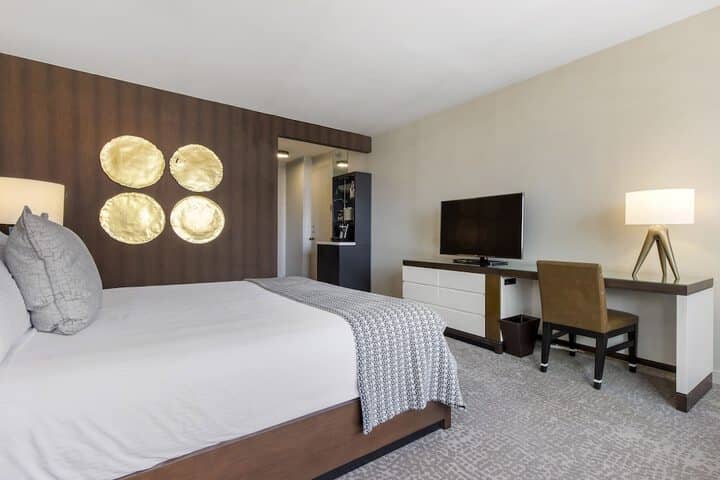 Room 34 of 109