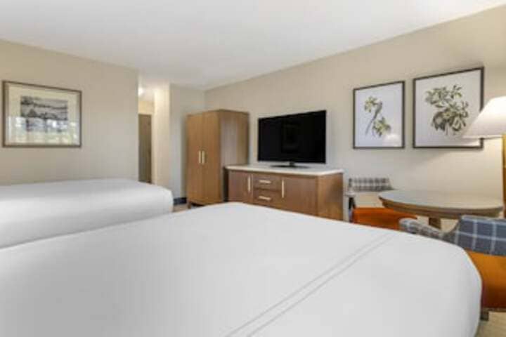Room 40 of 153