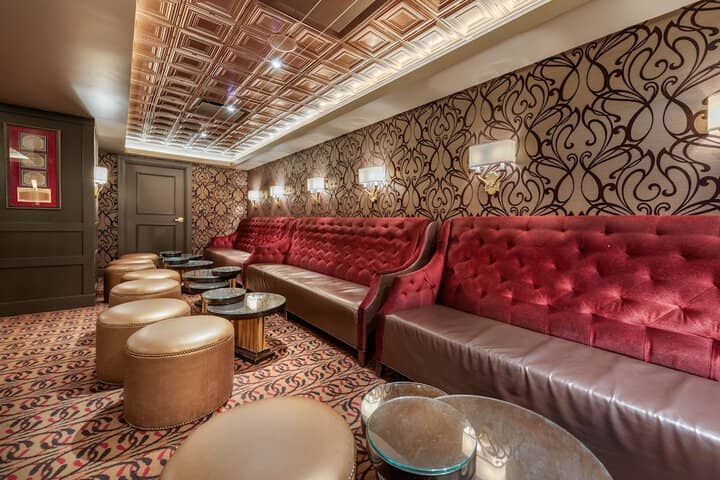 Lounge 94 of 113