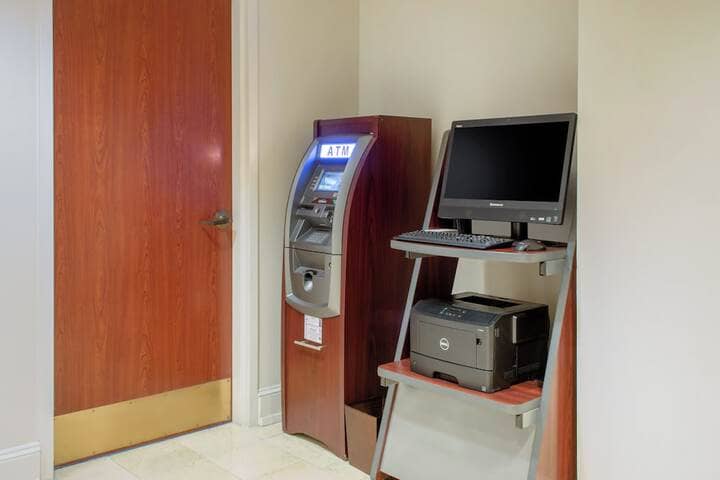 Business Center 82 of 83