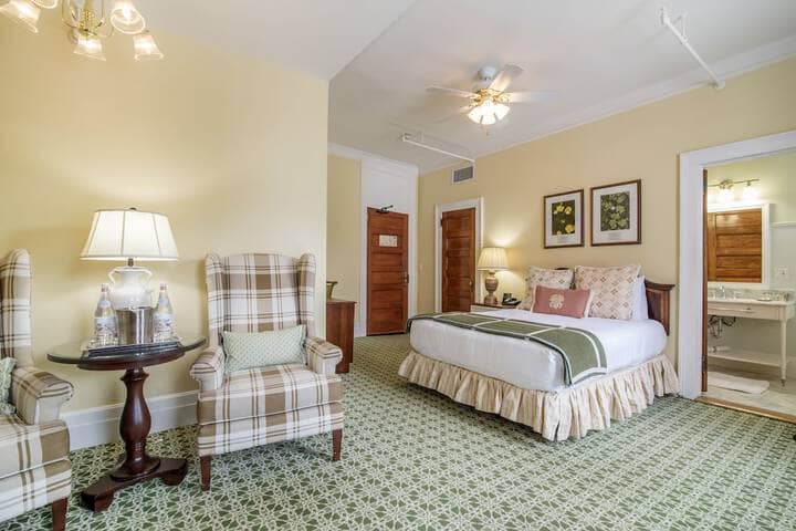 Room 18 of 396
