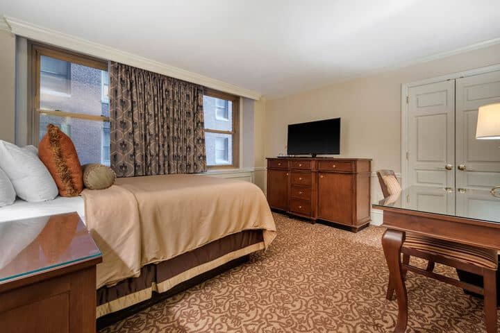 Room 42 of 113