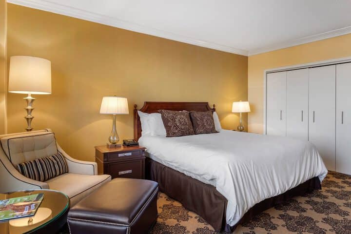 Room 42 of 187