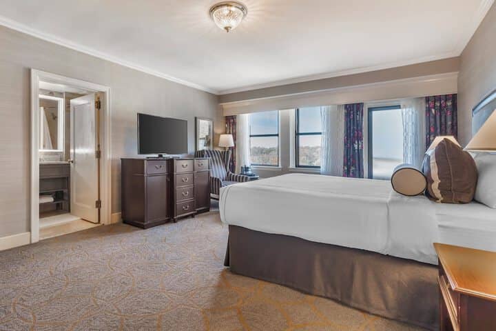 Room 27 of 143