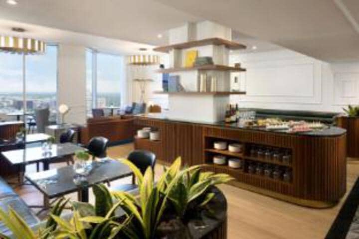 Lounge 21 of 35