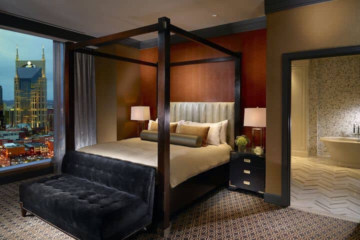 Room 13 of 70