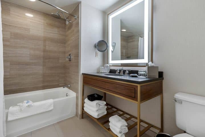 Room 43 of 86