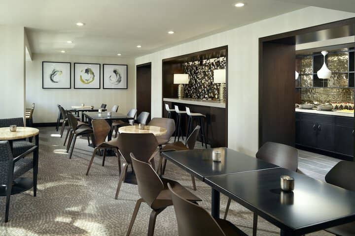 Lounge 100 of 109