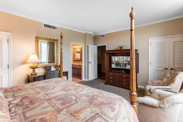 Room 34 of 200