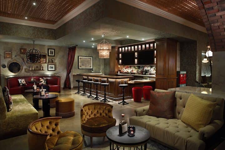 Lounge 113 of 133