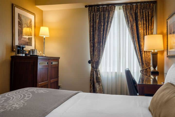 Room 85 of 200