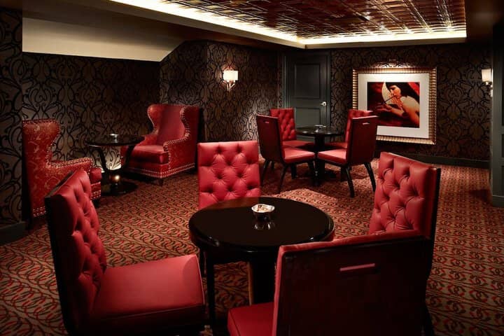 Lounge 91 of 113