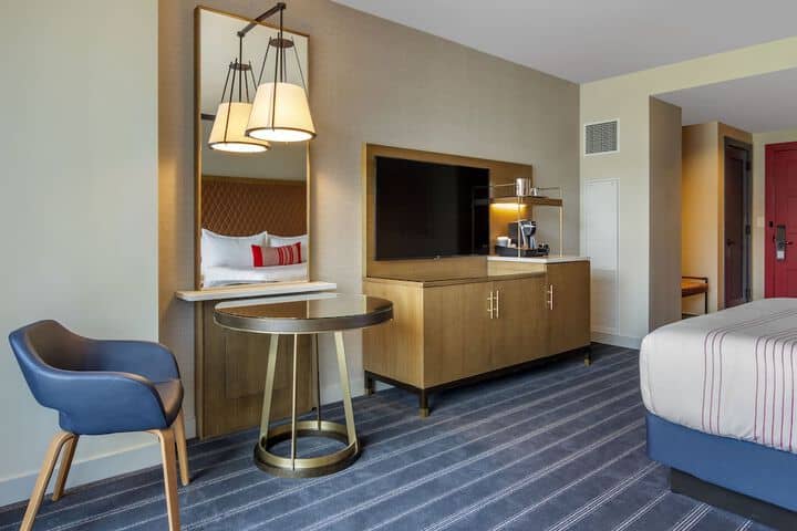 Room 12 of 90