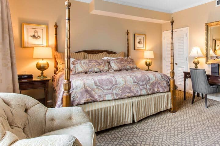 Room 15 of 200
