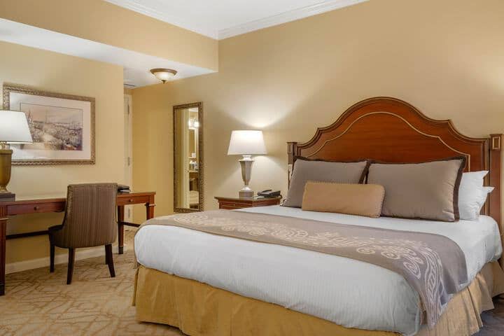 Room 20 of 200